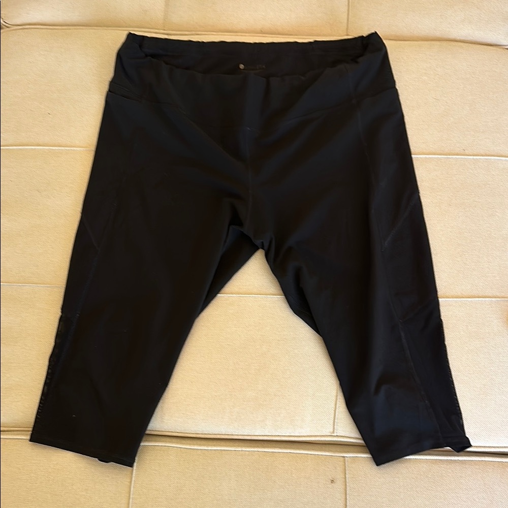 Athleta Black Performance Capris size XL
